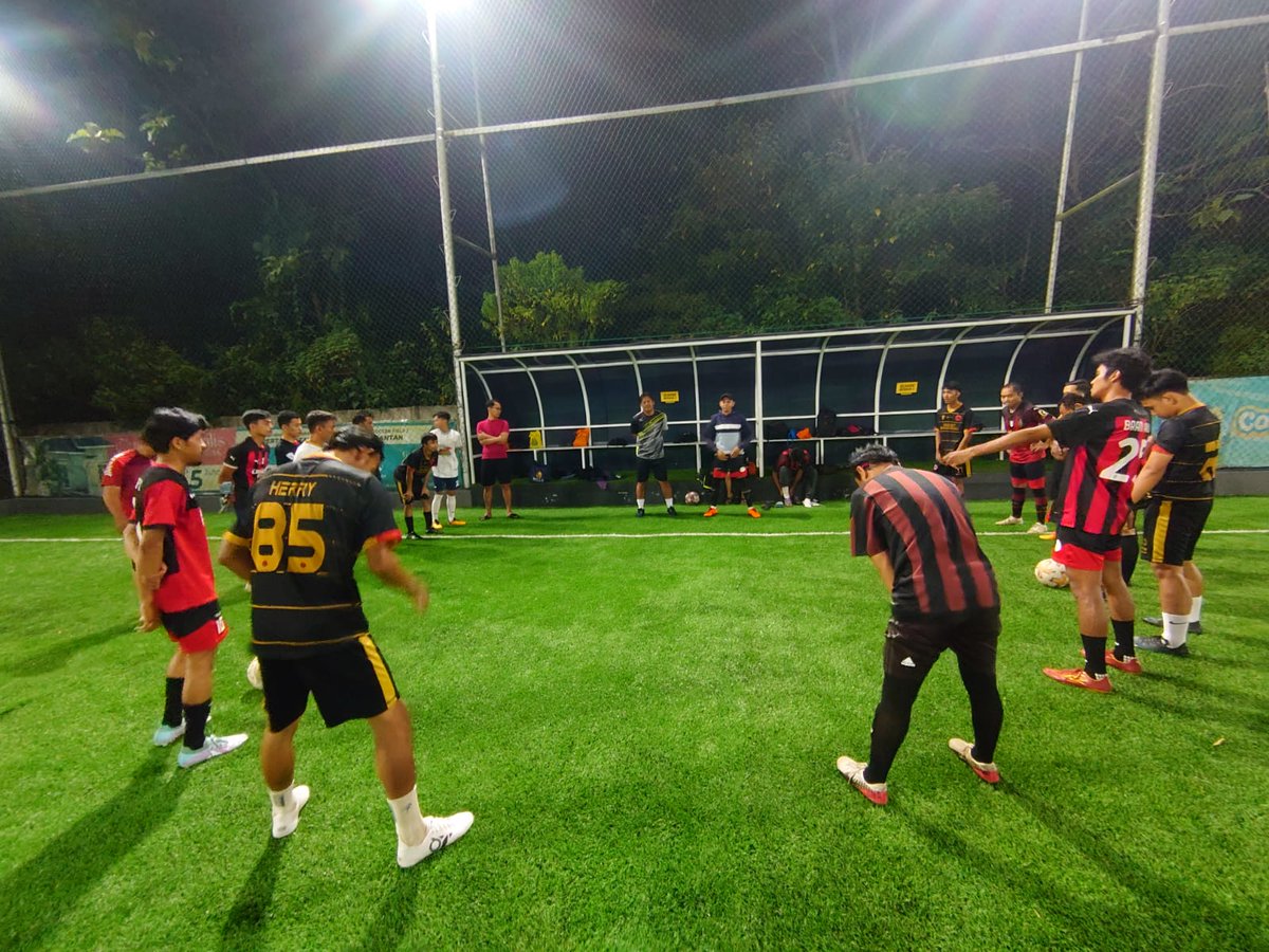 Fun Minisoccer dan coaching Clinic with Coach Muh

@milanistiorid

#milanistiIndonesia #milanistibanjarbaru #acmilan #banjarbaru #Minisoccer #RugiKadaUmpat