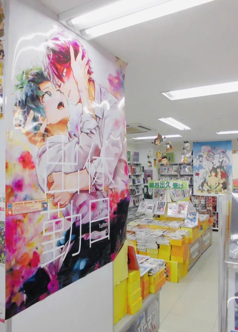 虎の穴池袋店に6月新刊ポスターが展示されております 写真を頂きましたのでお知らせします〜 お立ち寄りの際にご覧いただけましたら嬉しいです