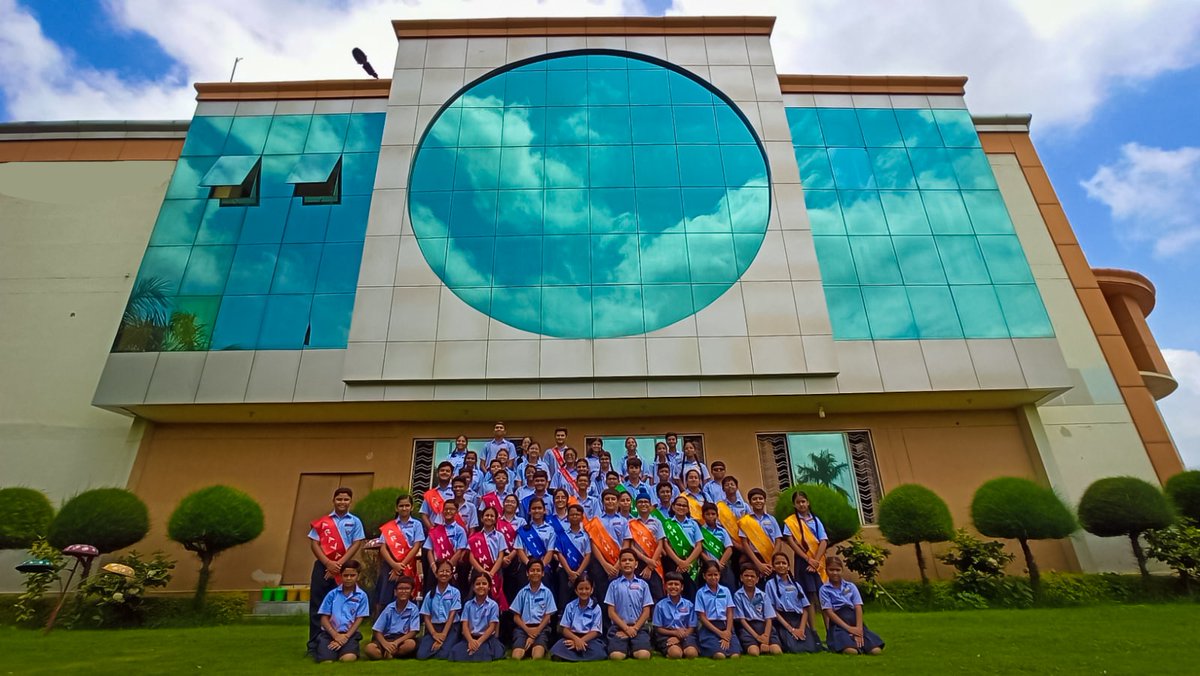 gghsgwalior's tweet photo. Investiture Ceremony 2023-24 : Honouring Leaders and Fostering Responsibility
At GGHS it was a momentous occasion in which elected candidates were bestowed with positions of authority and responsibility.
The Glorian Family congratulates the newly elected Students'Council. https://t.co/6cf6Byc5oc