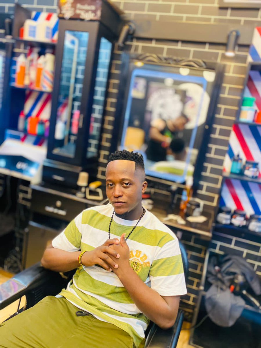 magictouchug's tweet photo. Fresh haircut on point, rocking killer threads β turning heads and owning the style game! π―
#DapperDude | #StyleGoals
cc: @AllanSeniorUG & @NellyBarberShop https://t.co/GHonY50s0h