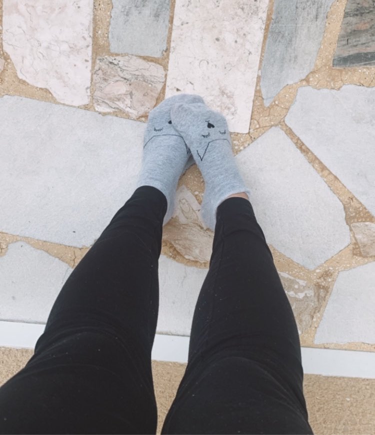 Léto je jako kde? I ty ponožky se chtěj zahřívat jedna o druhou...