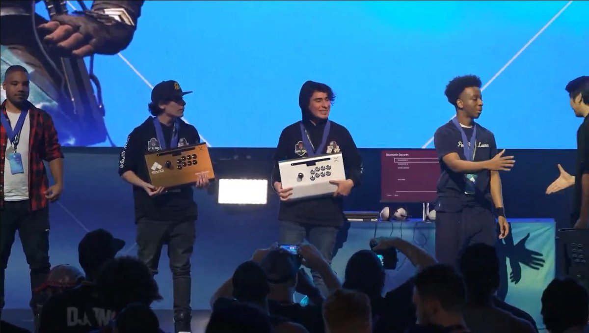 Pochoclo23's tweet photo. Con todo contra, sacaron cara y dieron tremendo espectáculo y torneo. Un orgullo de guerreros los que tenemos 🇨🇱

Se acabó MK11 pero para nuetsros gigantes es solo un paso en la tremenda leyenda que se están convirtiendo 🔥

Felicidades @scorpionprocs🥉 @fgcnicolas 🥈 #EVO202 https://t.co/M6cblPFwpi