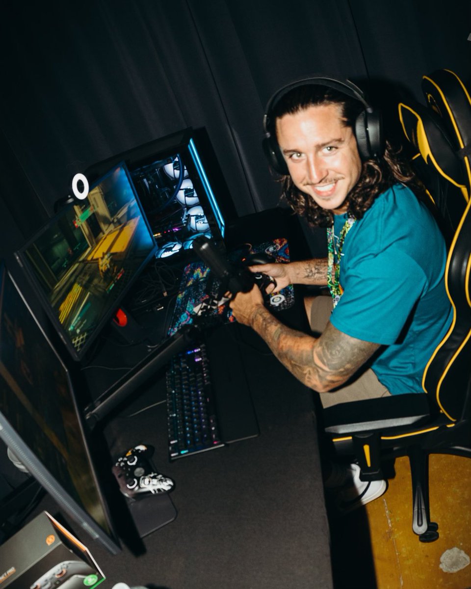 You ever just 💩 on someone so bad you can’t help but smile?

📸 <a href="/E_Geazy/">Edgar Garcia</a>  | 🧑🏽‍🚀 <a href="/Spacestation/">Spacestation Gaming</a>