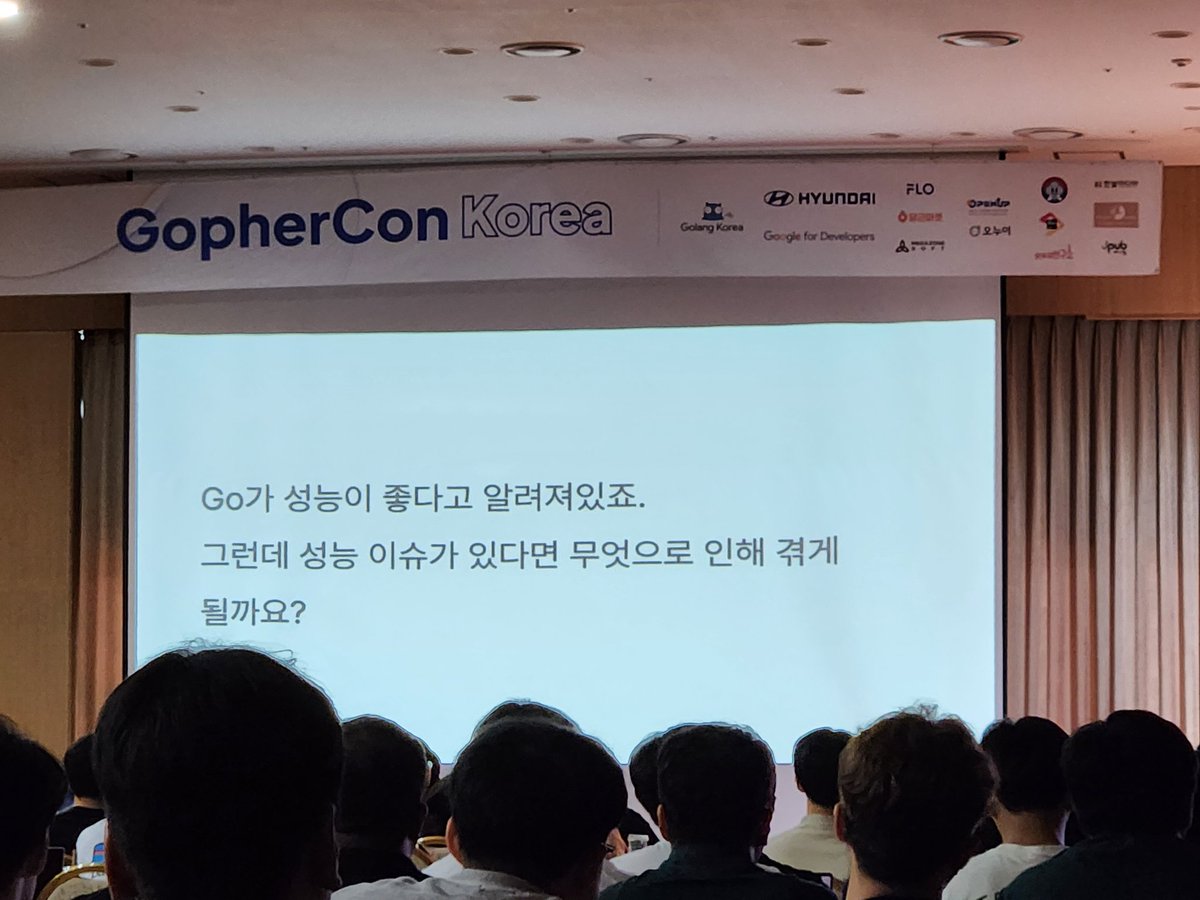 sukso96100's tweet image. GopherCon Korea 도착!