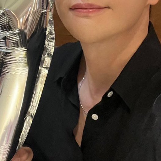 loverzzing's tweet photo. 검정와이셔츠는 반칙이에요 사장님 https://t.co/DCME8R6qaJ