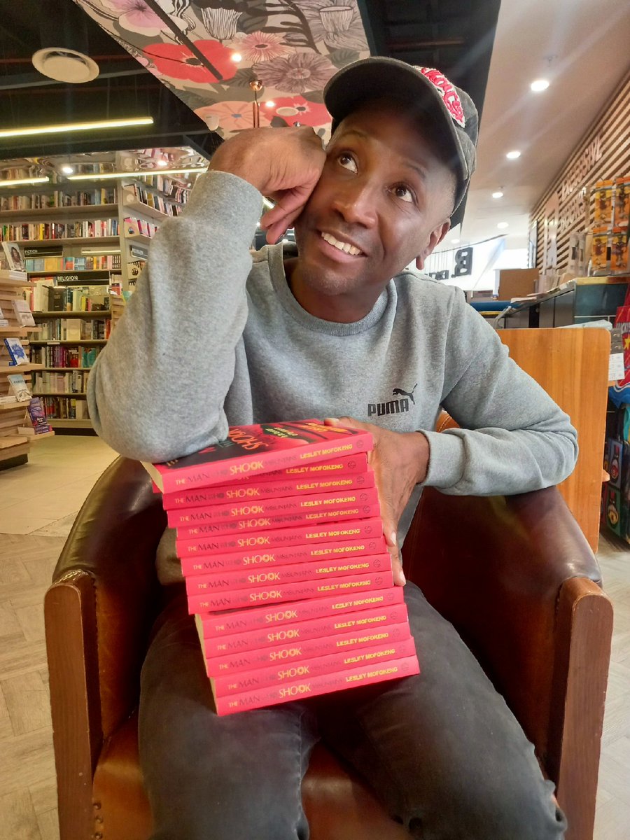 Bulk order delivery to @M_SportsSA  Thank you Mme @AusFee and your team. Happy reading!❤️🙏🏾🙌🏽 #TheManWhoShookMountains #supportlocalauthors
