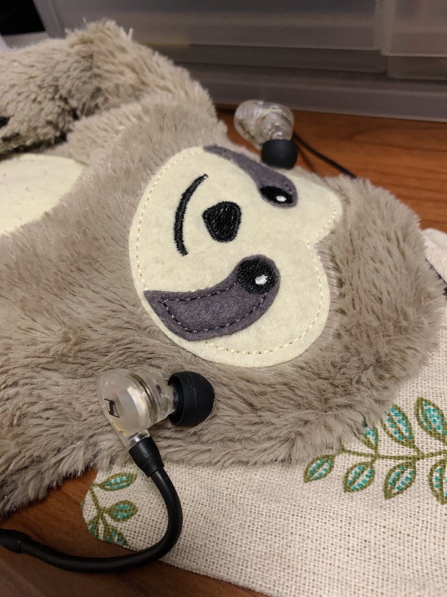 machokun_sloth's tweet photo. マッチョくんも うたうよ🦥🎤
おたのしみにね🎵
https://t.co/1oyzkGz3xy

#歌うナマケモノ #ナマケモノ 
#sloth #musician
#NativeInstruments #MaschinePlus 
#吉祥寺 #吉祥寺Days
#ミユビナマケモノ #マッチョくん
#ぬい撮り #ぬいぐるみ https://t.co/JjCSKx3Xhv