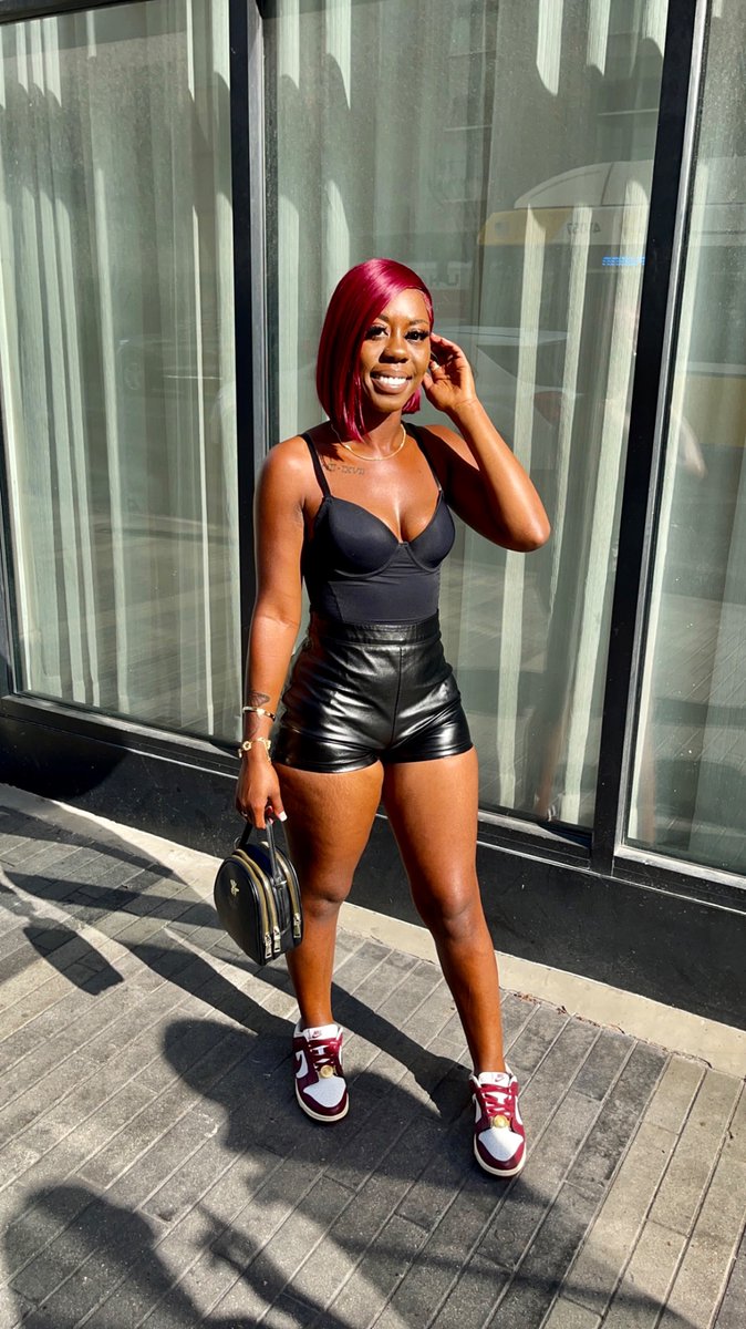 Shynaa__'s tweet photo. If she not darkskin &amp; petite she is not my kind ✨ https://t.co/lDSKkyiHmj