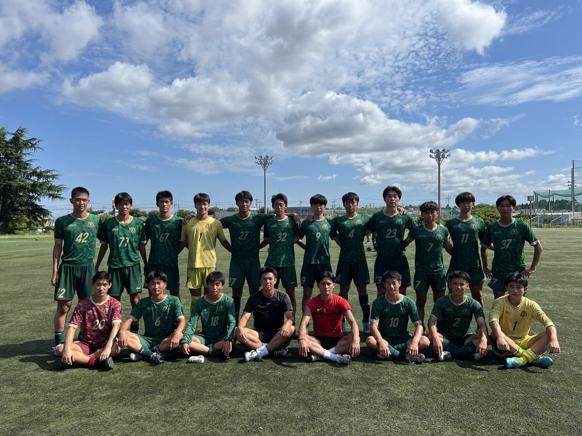 meitokusc's tweet photo. ⚽️元キャプテン達の練習参加⚽️
昨日に引き続き、福岡君(拓殖大学4年)と勝本君(拓殖大学3年)の2人が練習に参加し、たくさんのメッセージをプレーに込めて部員達に伝えてくれました。
また、竹下君(国際武道大学1年)がドリンクの差し入れを持って来てくれました。
ＯＢの訪問は嬉しい限りです‼️ https://t.co/pRX3vi742E