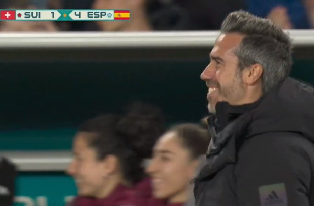 FutFemHiszpania's tweet image. Chyba dzisiaj go nie zwolnią 😏

#SUIESP #FIFAWWC