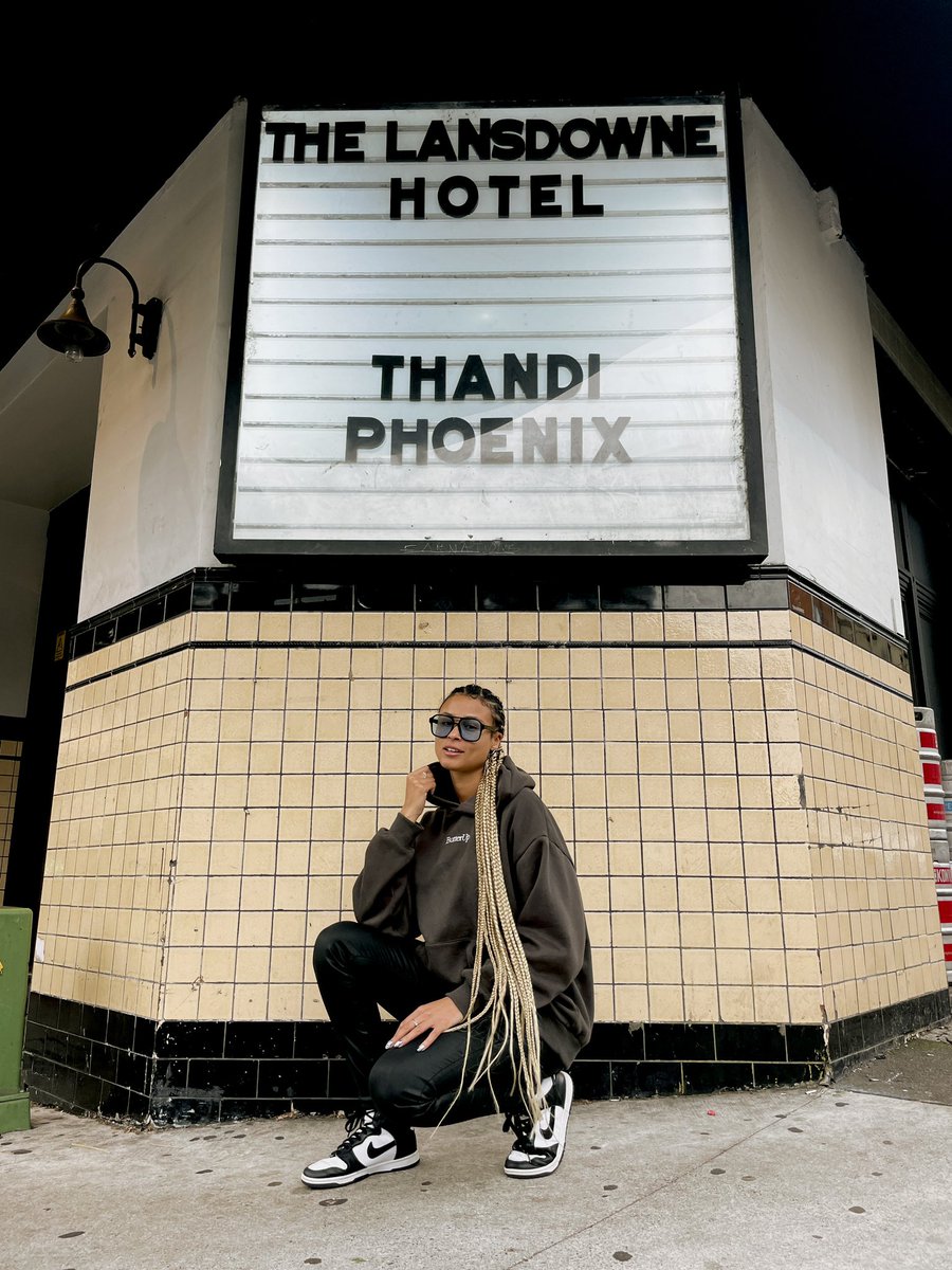 Final show of the REBIRTH tour tonight in Sydney/Eora at #thelansdownehotel💃🏽✨🌹 Pull up  
7.30pm: Doors 
8pm - 8.30pm Pea Oh Ma
8.50 - 9.20 Gelato 
9.40 - 10.40 🙋🏽‍♀️🙋🏽‍♀️