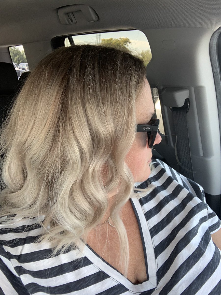 MeechsMom's tweet photo. Don’t mind me. Just mourning my summer mermaid hair. Time to be “professional” again. 😊 #teachertwitter #backtoschool https://t.co/8smhCzH9Q0