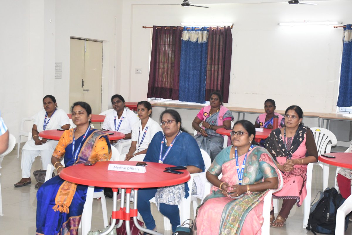 IPHPME's tweet photo. 'மக்களை தேடி மருத்துவம்' - திட்டத்தின் இரண்டாம் ஆண்டு நிறைவை முன்னிட்டு சிறப்பாக செயல்புரிந்த மருத்துவ அலுவலர்கள், செவிலியர்கள், ஆய்வக தொழில்நுட்ப வல்லுவர்கள், பெண் தன்னார்வலர்கள் ஆகியோருக்கு துணை இயக்குநர் மரு. மா. செந்தில் குமார் தலைமையில் விருதுகள் வழங்கி சிறப்பிக்கப்பட்டது. https://t.co/OnR6RIHMV3