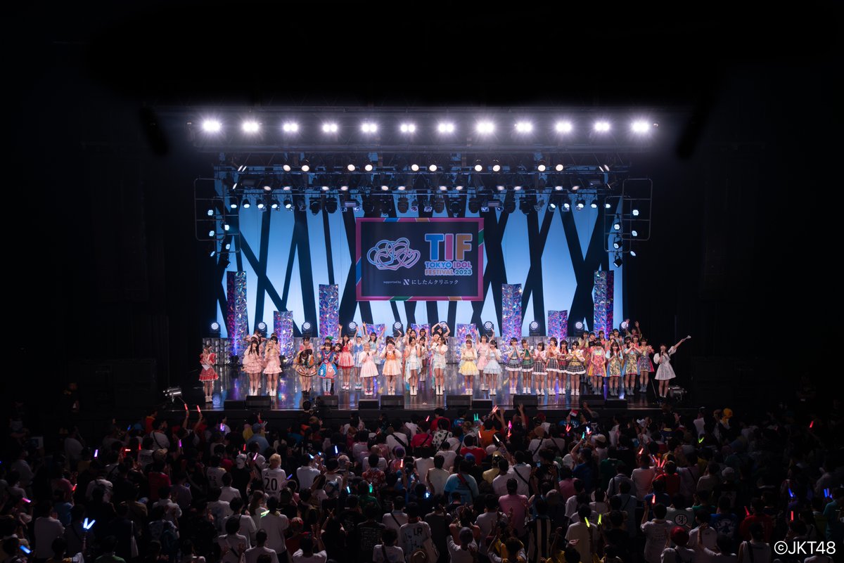 officialJKT48's tweet photo. Terima kasih yang sudah mendukung JKT48 di #TIF2023 ! Masih akan ada penampilan JKT48 pukul 17.40 JST (15.40 WIB) dan live talk pukul 18.40 JST (16.40 WIB) nanti. Sampai jumpa! https://t.co/IFr6UWEXdr