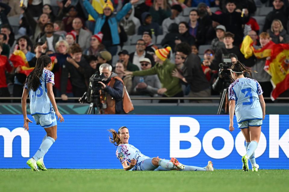 AsifBurhan's tweet image. Laia Codina is the fourth player to score at both ends in a #FIFAWWC match after Brandi Chastain (United States v Germany, 1999), Eva González (Argentina v England, 2007) and Angie Ponce (Ecuador v Switzerland, 2015) #SUIESP #ESP