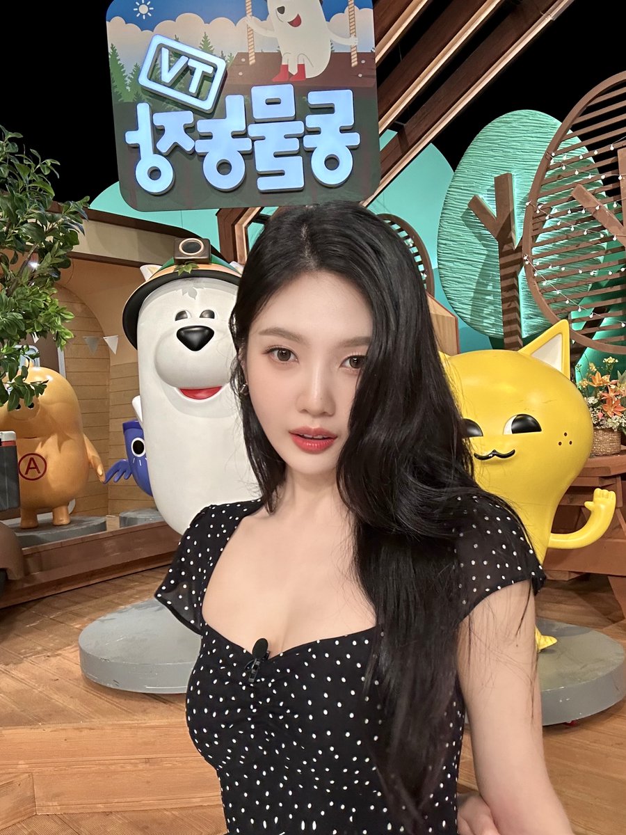 RVsmtown's tweet photo. Welcome 💚
매주 일요일 9시반은 동물농장!

#조이 #JOY
#레드벨벳 #RedVelvet 
#TV동물농장 https://t.co/EOSwjqoLbl