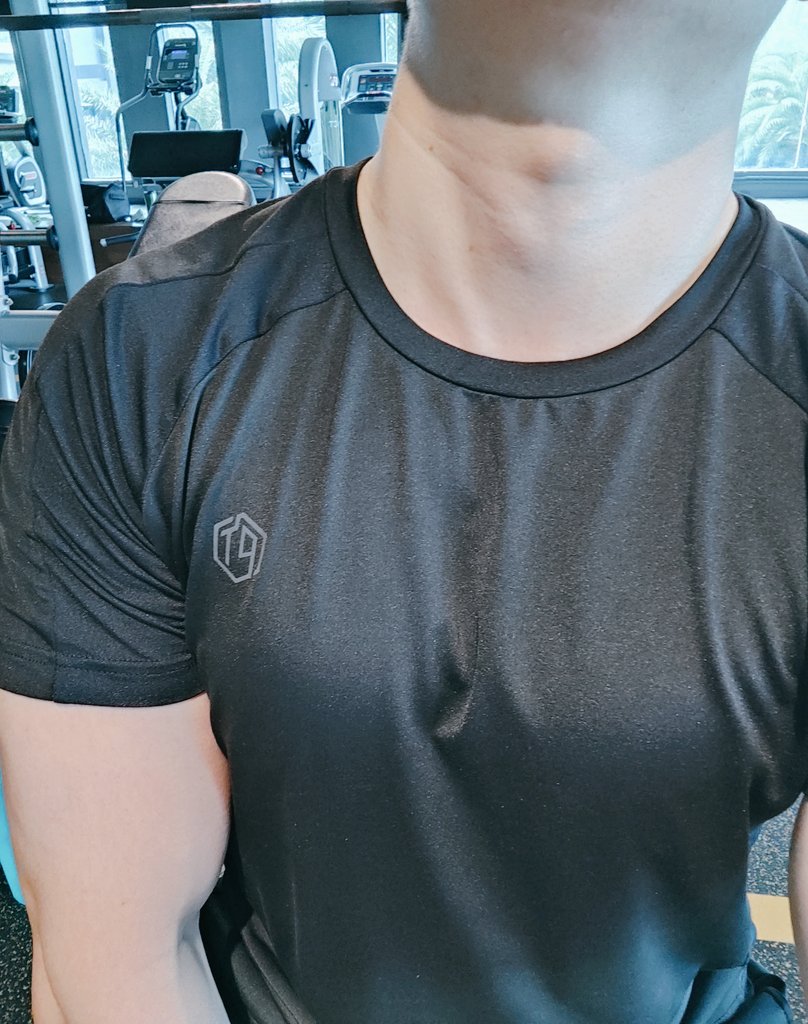 如果你不介意我汗流浃背，
就给我个热情的拥抱吧🤭