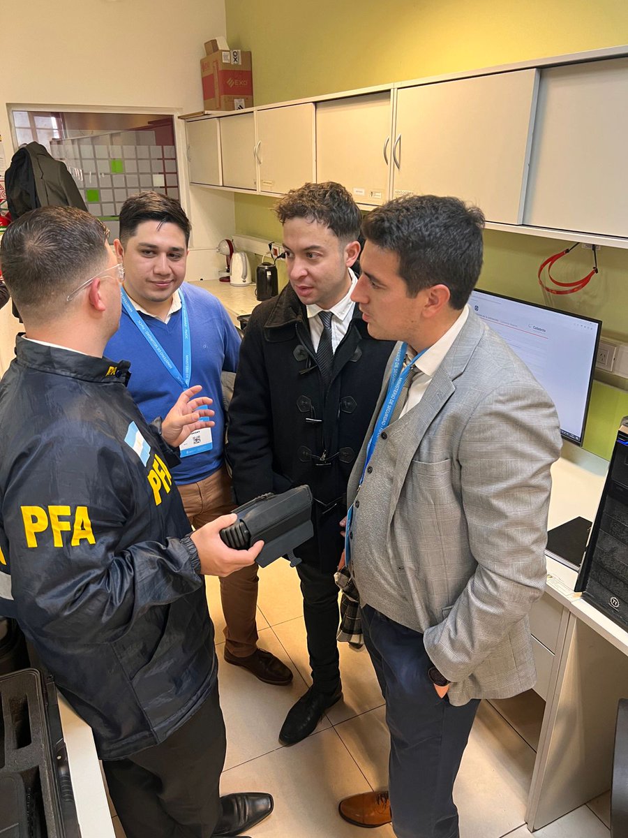 MartinIgnacioRN's tweet photo. Aprovechamos también la recepción de las áreas especializadas de las distintas fuerzas federales para conocer su labor en tecnología forense, análisis e investigaciones digitales y apoyo técnico 
#PFA #GNA #PNA https://t.co/UzdGLBBJfp