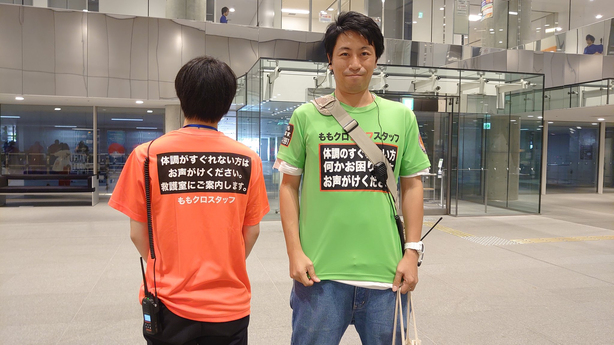 ももクロ 5人サイン入りTシャツ ももクロ 直筆サイン入り Tシャツ 有安