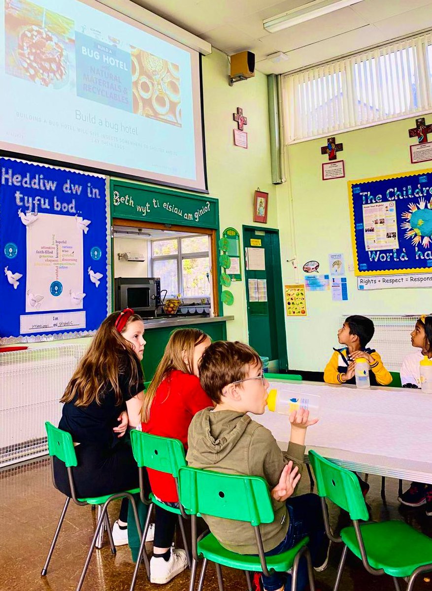 Illtyds_RC's tweet photo. #BCAFoodAndFun23
#Day9
We had an interesting morning learning all about the importance of #Bees to our food supply with the beekeepers from @VisitCyfarthfa
#WhereWouldWeBeWithoutBees
@healthyschools_ @CTMHealthySch @JanineBrill
@CTMUHBDietetics
@ShelleyPowellRD
@MerthyrCBC https://t.co/A2p8wCNvVI