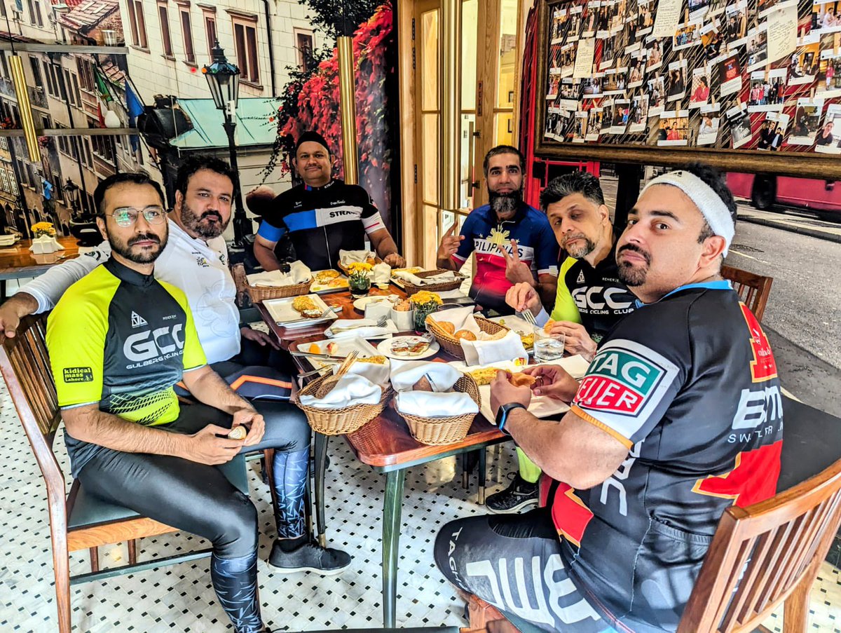 LSDCycling's tweet photo. Good Pacey ride except for two unfortunate incidents that includes a bee sting to Mubasher while riding & @ahmedsajjad taking a fall while turning on a sand. Never the Less, ride was awesome as usual with a really amazing breakfast at Giramandos. #mangoexpress for the win !! https://t.co/eRvdLNRNS7