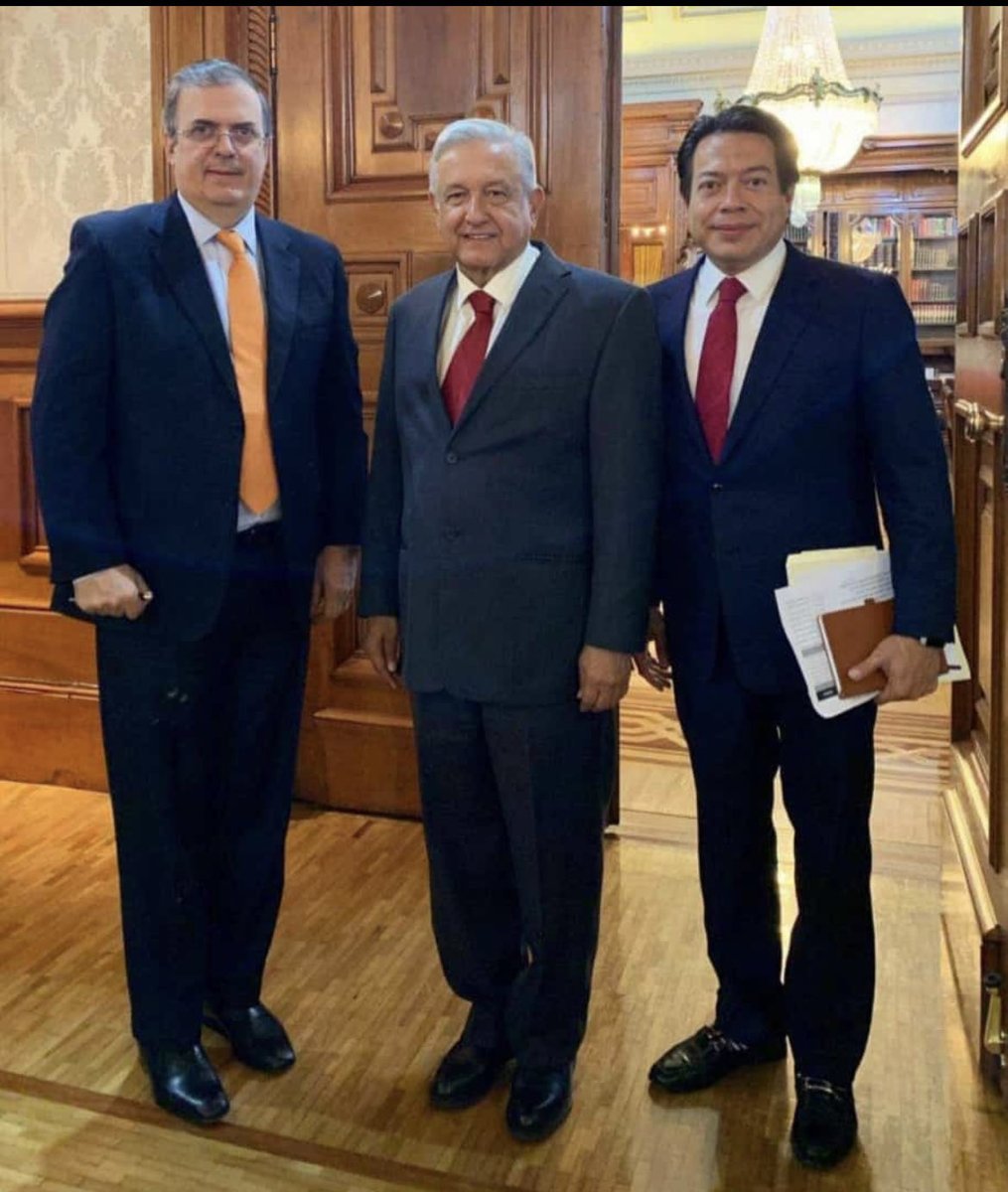 piochiapas's tweet photo. Hoy el Presidente López Obrador hizo un reconocimiento público al desempeño de Marcelo Ebrard en materia de seguridad durante su gestión como Jefe de Gobierno de la #CDMX. Y no es para menos, porque @m_ebrard es el mejor para darle continuidad a la 4T.  
#MejorMarcelo https://t.co/xiFAofqOeX