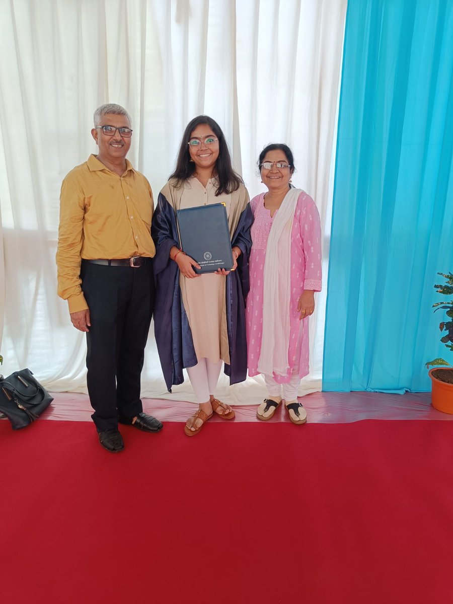 lucid_neuron's tweet photo. Graduated with a Master's degree in Cognitive Science from IIT Gandhinagar, India 🎓 https://t.co/CgZMxfXW6C