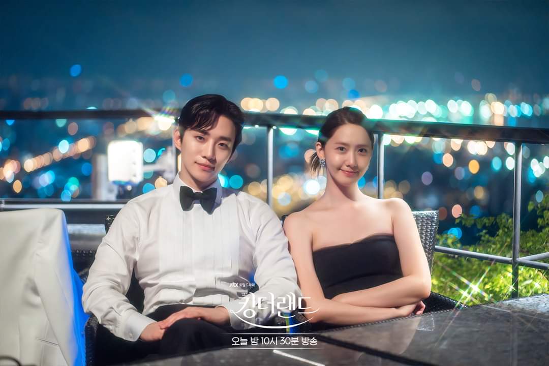 GiaAllana's tweet photo. More Gu Won x Sarang's #KingTheLand couple photos: Yoona and Junho behind-the-scenes. 💖✨

FYI. The series ends this weekend. 🛎️
-------
📸: JTBC
#KingTheLandEp15
#KingTheLandEp16 https://t.co/0iVdU7VY3s