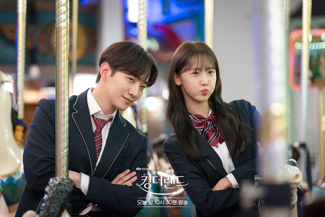 GiaAllana's tweet photo. More Gu Won x Sarang's #KingTheLand couple photos: Yoona and Junho behind-the-scenes. 💖✨

FYI. The series ends this weekend. 🛎️
-------
📸: JTBC
#KingTheLandEp15
#KingTheLandEp16 https://t.co/0iVdU7VY3s