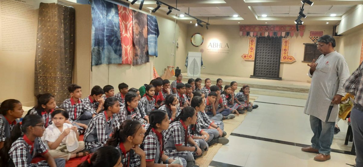 ViharKv's tweet photo. A visit to 𝐍𝓪𝓽𝓲𝓸𝓷𝓪𝓵 C𝓻𝓪𝓯𝓽𝓼 𝓜𝓾𝓼𝓮𝓾m
#MinistryofTextiles
@KVS_HQ 
@kvs_ro https://t.co/3oepKKC41L