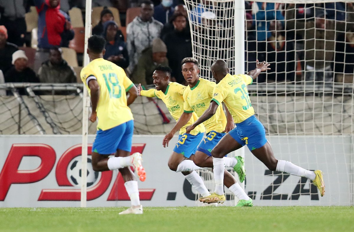 Masandawana's tweet photo. G🤩🤩D M🤩RNING YELLOW NATION 👆

How are we feeling this morning after yesterday's opening day win? 

#Sundowns #DStvPrem https://t.co/FZgvrNuOvC