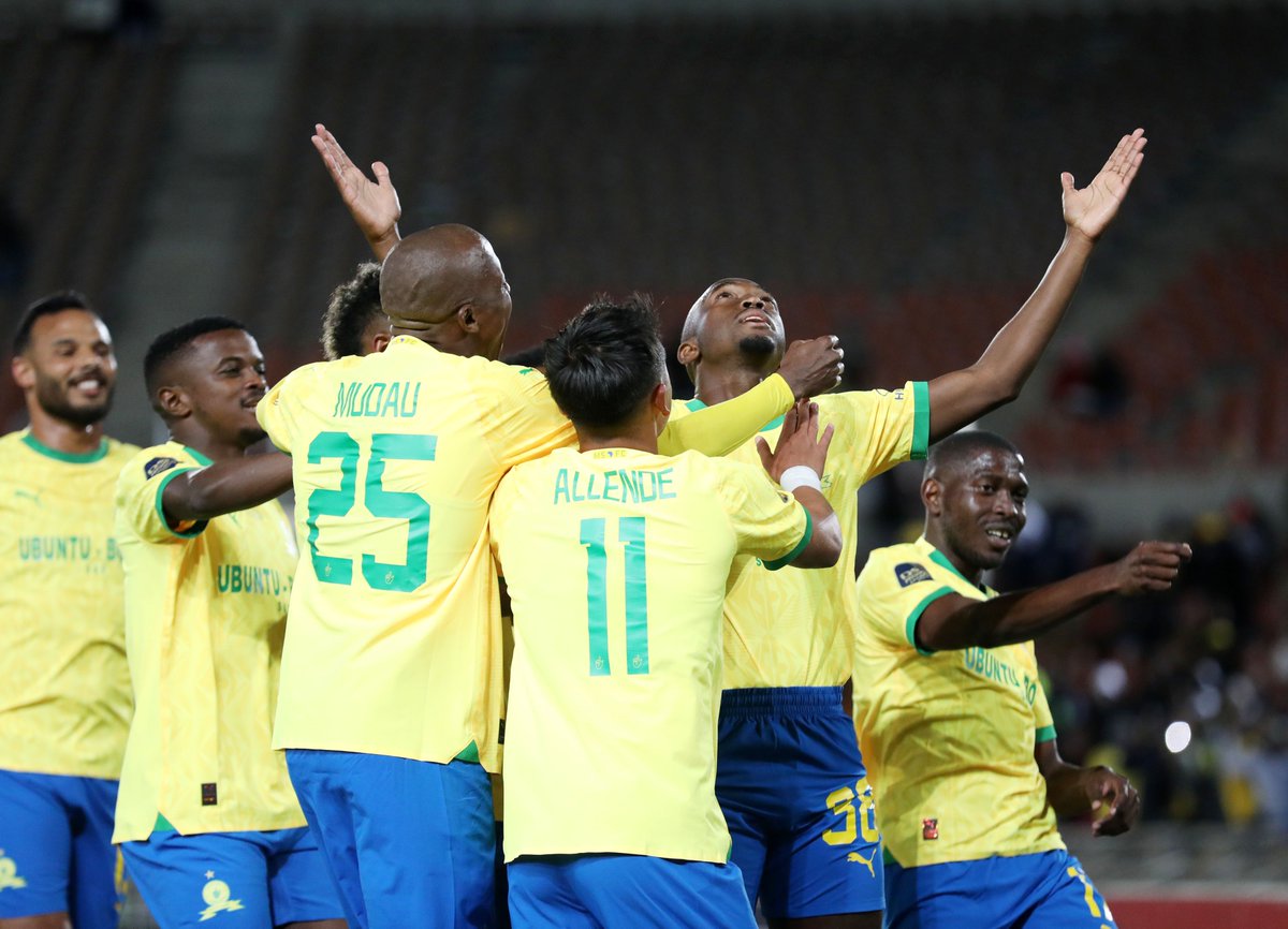 Masandawana's tweet photo. G🤩🤩D M🤩RNING YELLOW NATION 👆

How are we feeling this morning after yesterday's opening day win? 

#Sundowns #DStvPrem https://t.co/FZgvrNuOvC