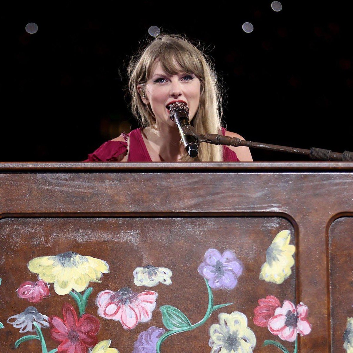 ‼️ | @TaylorSwift13 broke the “Surprise Songs” rules tonight!