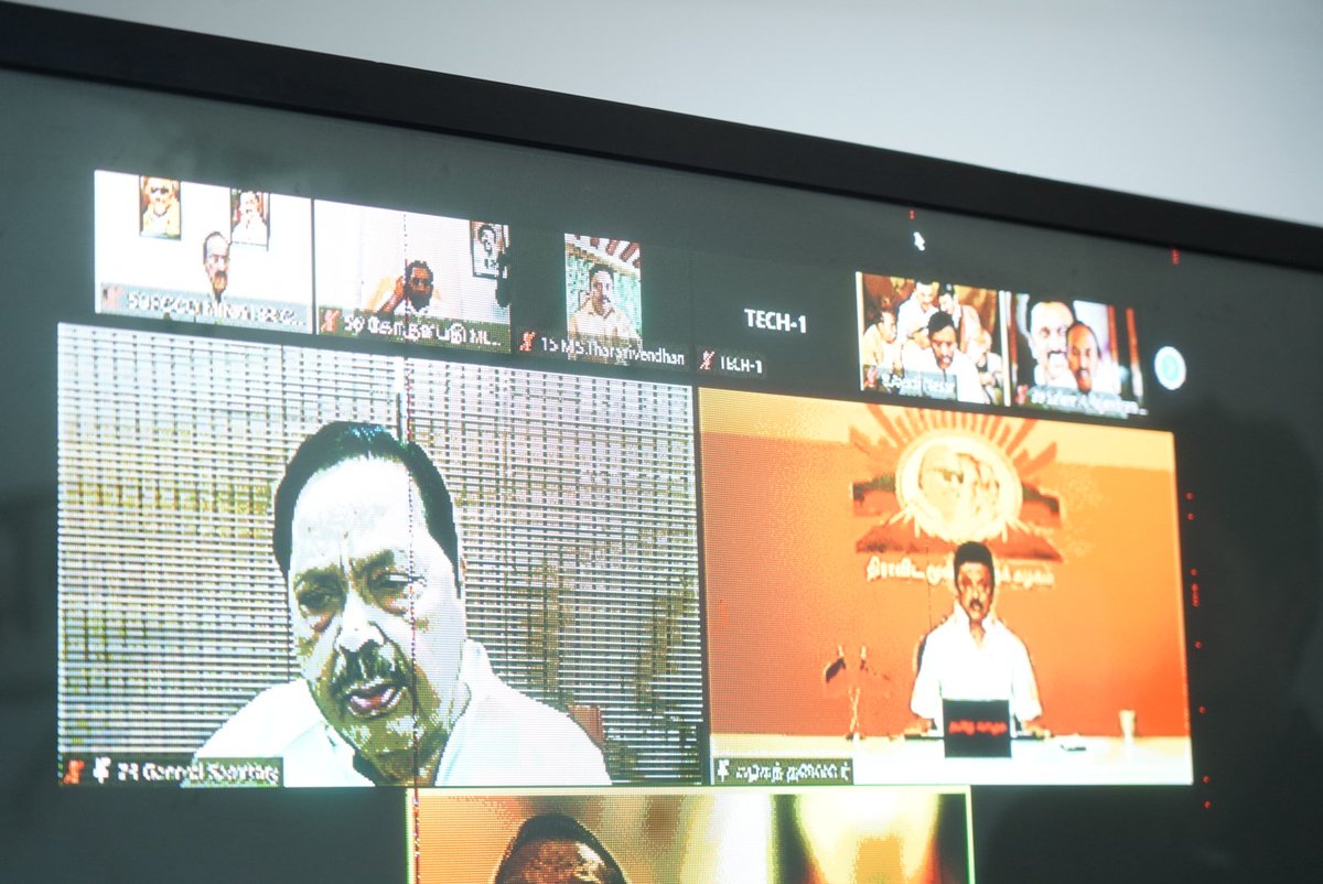 dmkoddanchatram's tweet image. மாண்புமிகு முதலமைச்சர் @mkstalin அவர்களின் தலைமையில் திமுக மாவட்ட கழக செயலாளர் கூட்டம் காணொளி காட்சி வாயிலாக இன்று நடைபெற்றது. இக்கூட்டத்தில் மாண்புமிகு உணவு மற்றும் உணவுப் பொருள் வழங்கல் துறை அமைச்சர் @r_sakkarapani அவர்கள் கலந்து கொண்டார்.
#DMK @arivalayam