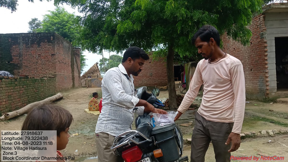 Pal521171's tweet photo. ग्राम पंचायत साड़ी में मलेरिया इंस्पेक्टर के द्वारा उक्त गांव के लोगों की जांच की गई और बच्चों को मलेरिया के प्रति जागरूक किया गया मलेरिया पॉजीटिव केस के घर और परिवार के सभी सदस्यों की जांच कर उनके घर में लार्वा नष्टी करण का निरीक्षण किया @Ani212215 @Archana2442 @santoshbhargav2 https://t.co/pGv2QKp7IM