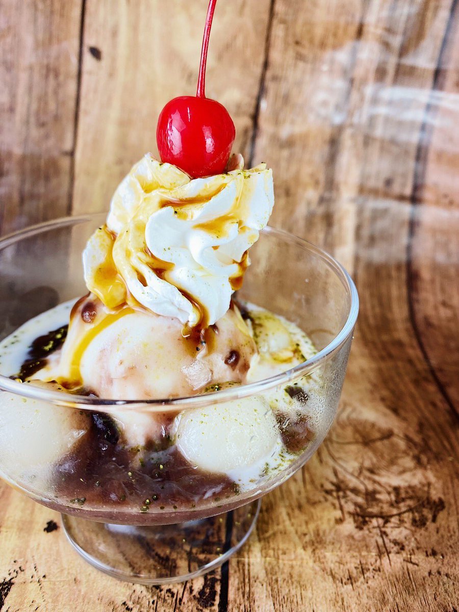夏祭りの夜ですね。

今夜のシメに新札幌駅前に寄って
レトロサンデーはいかがですか？

#ピロザンギ #レトロ #パフェ #新札幌
