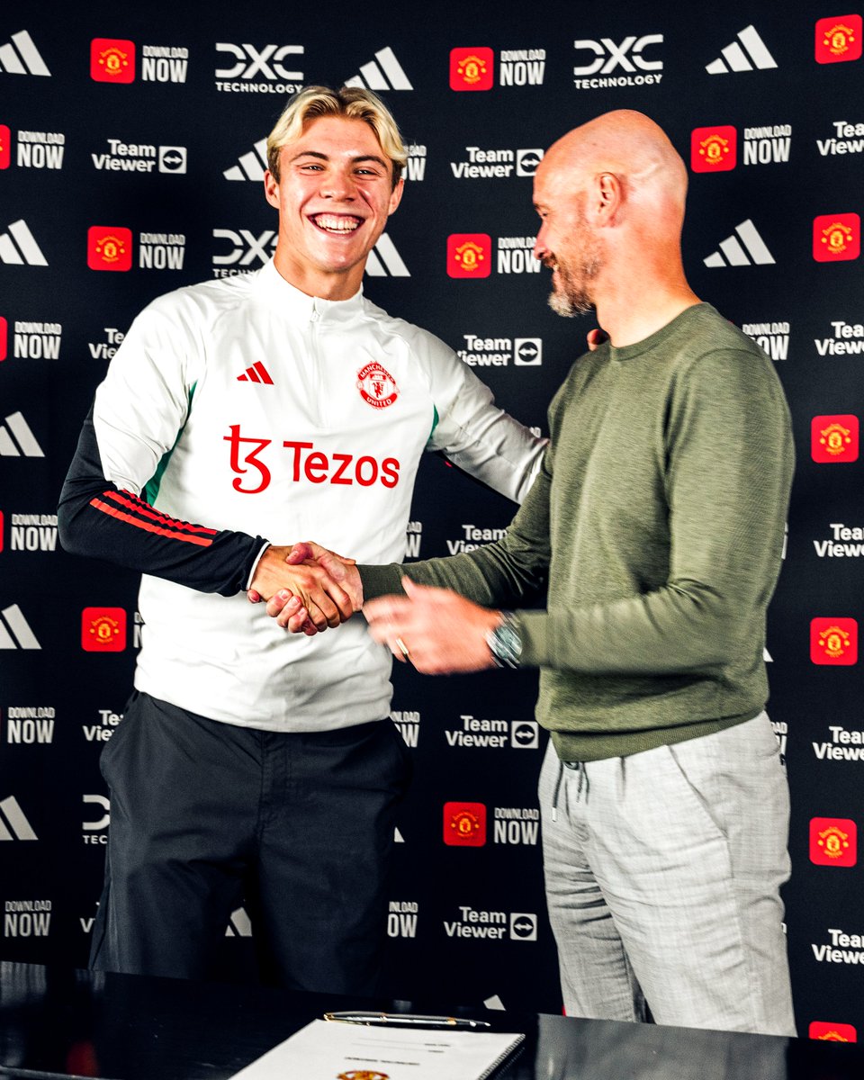 brfootball's tweet photo. Manchester United’s new striker is here 🇩🇰 https://t.co/wd5PnwNDs2