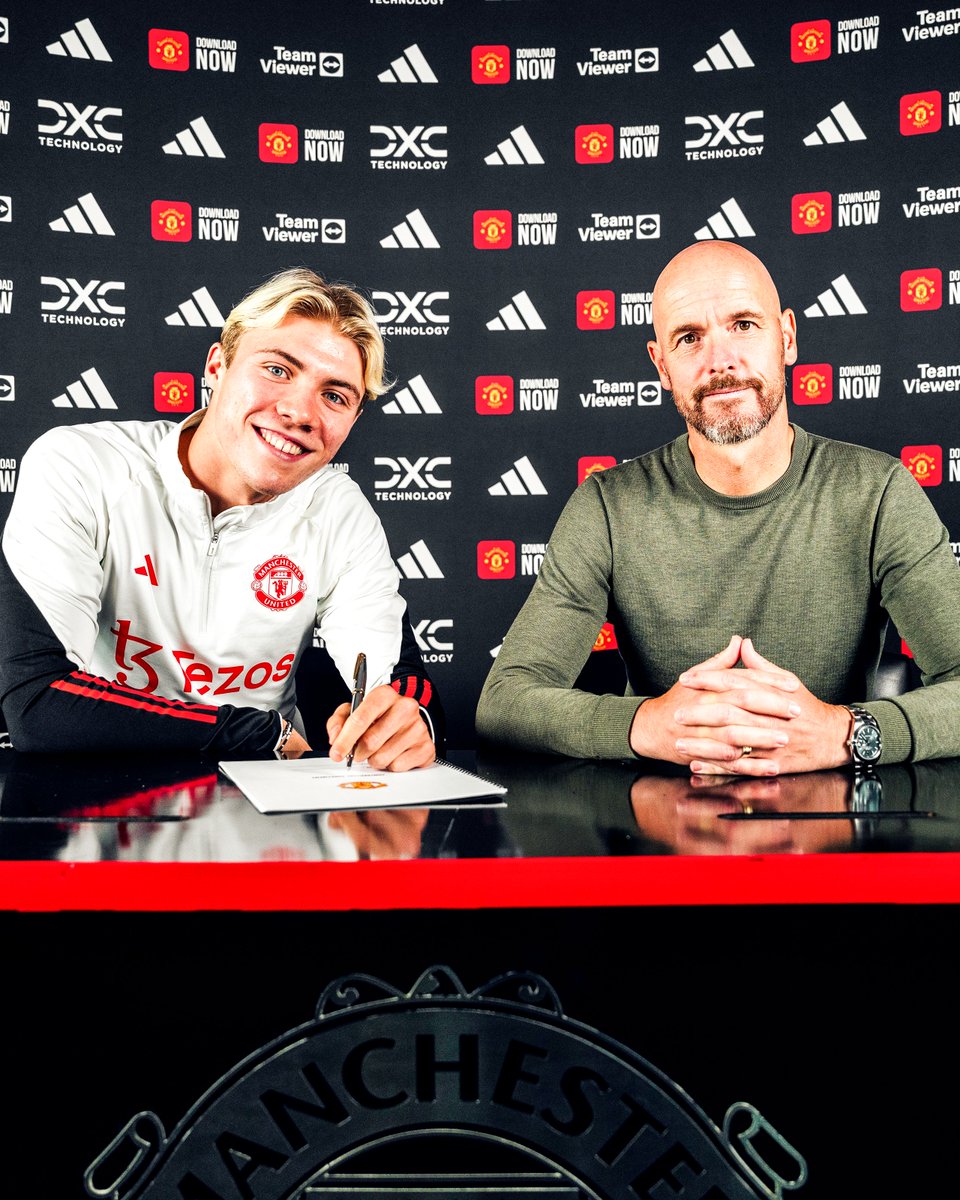 brfootball's tweet photo. Manchester United’s new striker is here 🇩🇰 https://t.co/wd5PnwNDs2