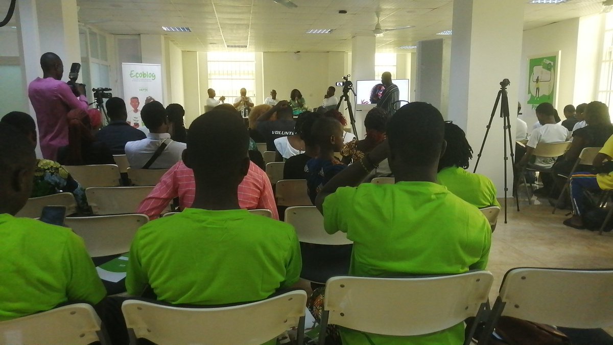 miawoeva's tweet photo. Nous sommes actuellement à Cotonou (Bénin) au lancement officiel de l'initiative "EcoBlog Bénin", un projet de #civicTech verte (https://t.co/7hZiKhPHbL).
Surtout 👏BRAVO à ces jeunes qui s'engagent pour la préservation de l'environnement par la production de contenus numériques. https://t.co/af3wXxlr7W
