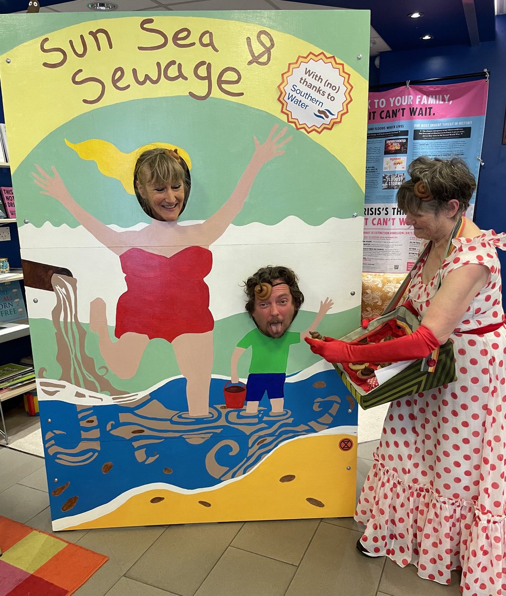 WorthingCan's tweet image. Poo cake anyone? 
⁦@SouthernWater⁩ #CleanUpYourAct 
#SewageScandal #CutTheCrap 
💩💩💩💩