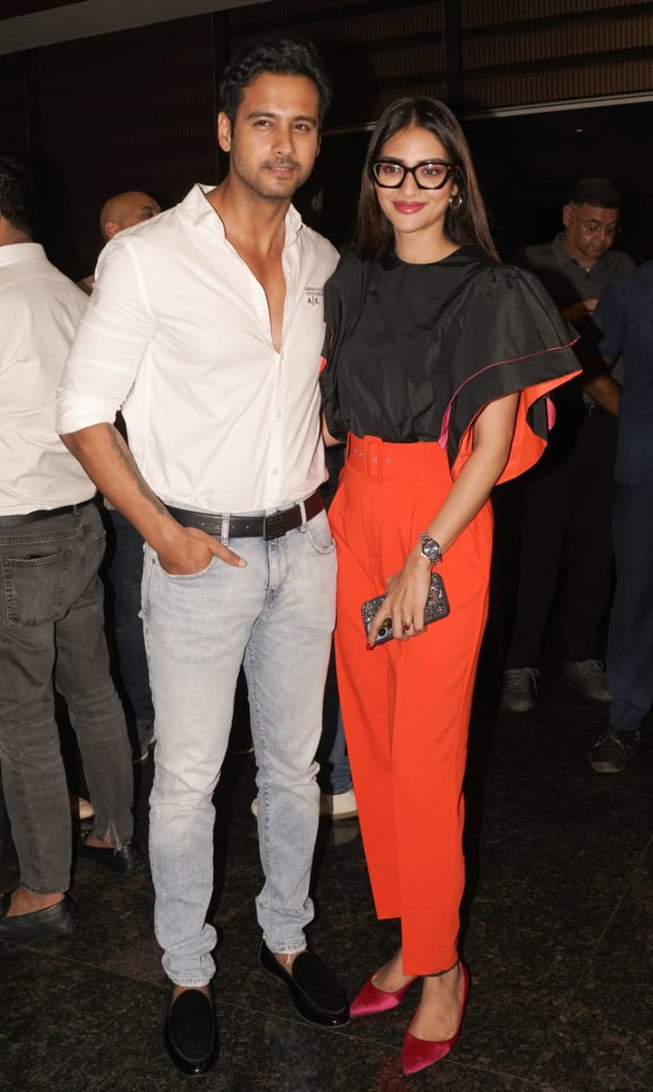 Calcutta_Times's tweet photo. Tollywood celebrated together to welcome a new distributor in the market. Scenes from the evening...

#Tollywood #PVRInox #Tollywood #BengaliCinema #Distribution https://t.co/mEQLxGJNhd
