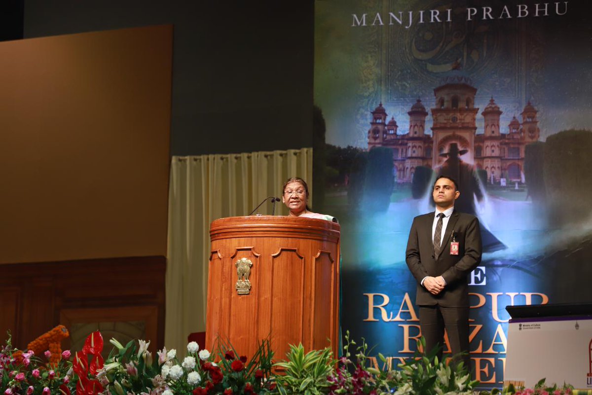 RrrlfKolkata's tweet image. President Draupadi Murmu (@rashtrapatibhvn) inaugurated the #FestivalofLibraries2023 in New Delhi today. She appreciated the event, dedicated to, and inspired by the love of reading as well as the regional and thematic inclusivity of the event.