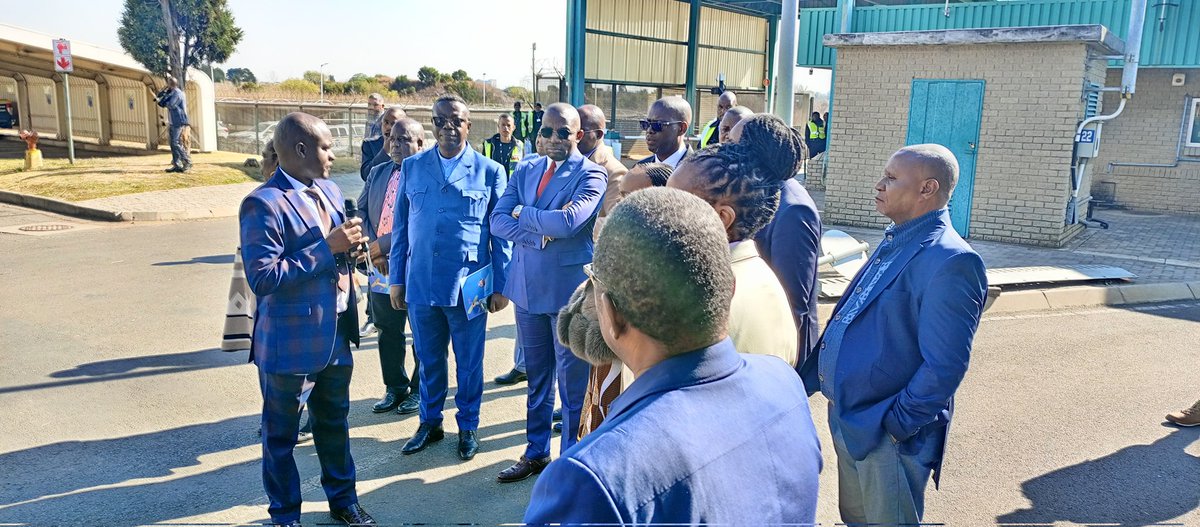 CongoTransports's tweet photo. Coopération RDC- AFRIQUE DU SUD : Neufs aéroports de la RDC concernés par les accords signés par les ministres de transport de deux pays pour la modération de leurs services aéroportuaires. Ce, en exécution des résolutions de la commission mixte RDC-RSA du mois de juin 2023 à Kin https://t.co/0NVvW7PidN