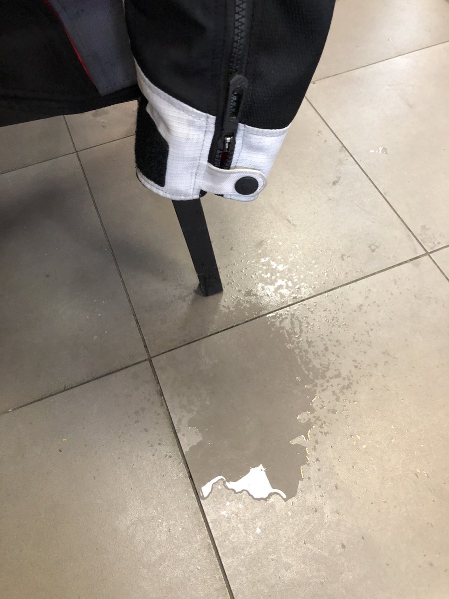 ivetasojkova1's tweet photo. Chrudim🥶👉☕️. Tak nevím, jestli ještě dáme #keeprespect. https://t.co/SlUkCzB5Pg