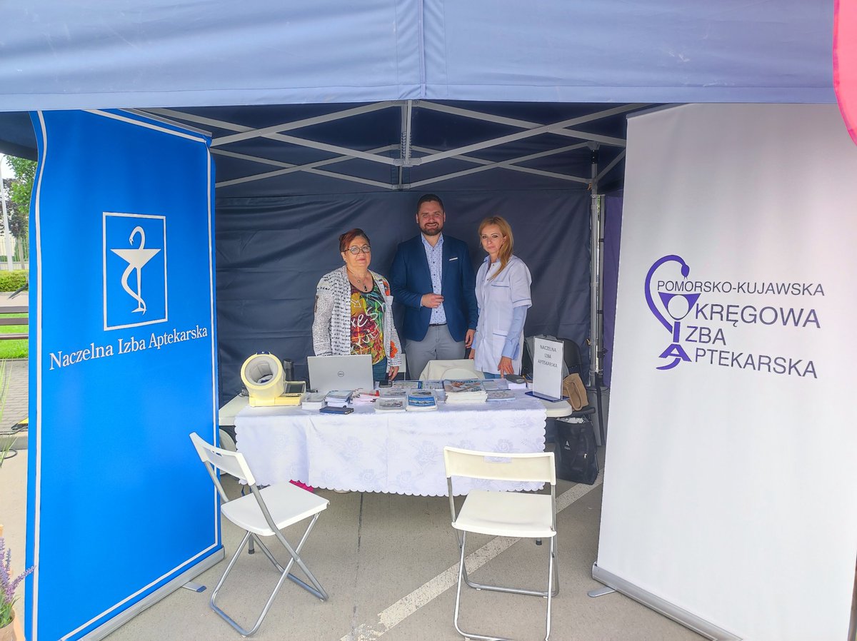 Marcin Piątek 🇪🇺🇵🇱 (@marcin_p_piatek) on Twitter photo Podobnie jak w zeszłym roku farmaceuci z PKOIA są obecni na wydarzeniu "Zdrowe Życie" organizowanym przez <a href="/MZ_GOV_PL/">Ministerstwo Zdrowia</a>, <a href="/NFZ_GOV_PL/">Narodowy Fundusz Zdrowia</a>, <a href="/GrupaPZU/">Grupa PZU</a> w Toruniu.
W ramach akcji na stanowisku porad farmaceutycznych pracować będzie w ten weekend ośmiu wspaniałych, proaktywnych farmaceutów. Podobnie jak w zeszłym roku farmaceuci z PKOIA są obecni na wydarzeniu "Zdrowe Życie" organizowanym przez <a href="/MZ_GOV_PL/">Ministerstwo Zdrowia</a>, <a href="/NFZ_GOV_PL/">Narodowy Fundusz Zdrowia</a>, <a href="/GrupaPZU/">Grupa PZU</a> w Toruniu.
W ramach akcji na stanowisku porad farmaceutycznych pracować będzie w ten weekend ośmiu wspaniałych, proaktywnych farmaceutów.