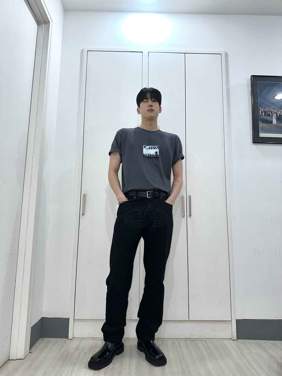 爱 tweet media