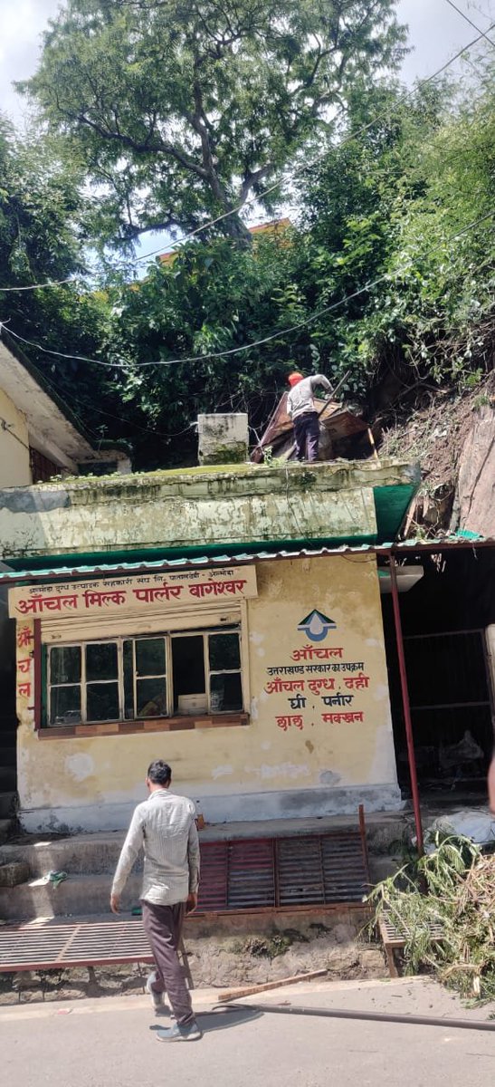 AdBageshwar's tweet photo. आज गोमती पुल पर स्थित आंचल मिल्क पार्लर में हो रहे मरम्मत कार्य का निरीक्षण किया। कार्य प्रगति पर है, शीघ्रातिशीघ्र कार्य पूर्ण कराने का प्रयास किया जा रहा है अतिशीघ्र कार्य पूर्ण होने पर नये उत्पादों के साथ आंचल मिल्क पार्लर पुनः प्रारंभ किया जाएगा @basava_ias @DirectorDairy https://t.co/H14t26R1Mh