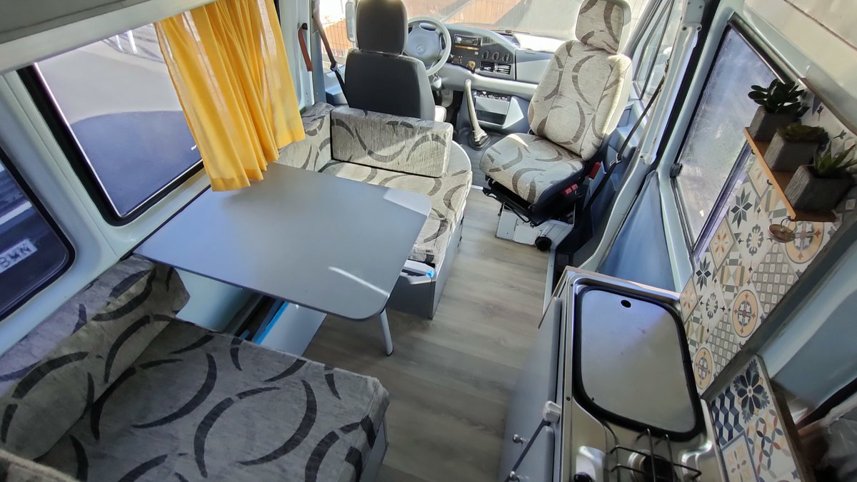CaravanasJuan's tweet photo. Mercedes 208D con 290.000km y en buen estado. Para 2 personas, cuenta con salón, cocina, nevera y baño. Además antena tv, placa solar y toldo. Ideal para iniciarse en el mundo del caravaning
#caravanasjuan #muevetuvida #camper
https://t.co/S7WLCP1hSO
Pol. Ind. A Granxa, O Porriño https://t.co/WB0bHyOcFv