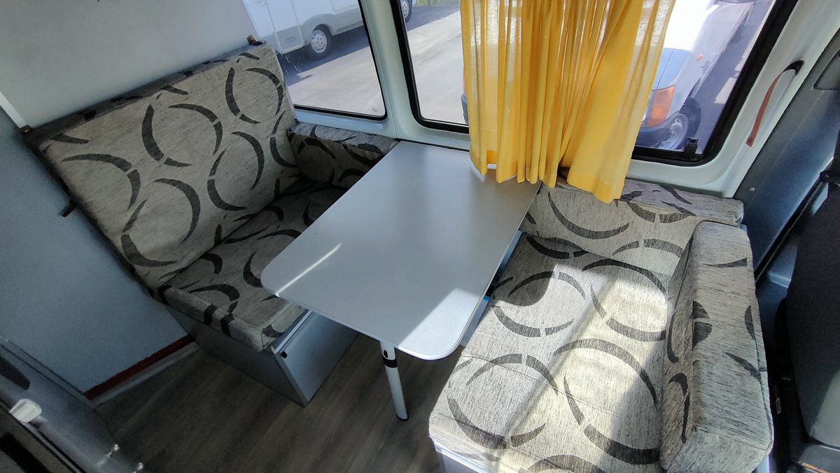 CaravanasJuan's tweet photo. Mercedes 208D con 290.000km y en buen estado. Para 2 personas, cuenta con salón, cocina, nevera y baño. Además antena tv, placa solar y toldo. Ideal para iniciarse en el mundo del caravaning
#caravanasjuan #muevetuvida #camper
https://t.co/S7WLCP1hSO
Pol. Ind. A Granxa, O Porriño https://t.co/WB0bHyOcFv