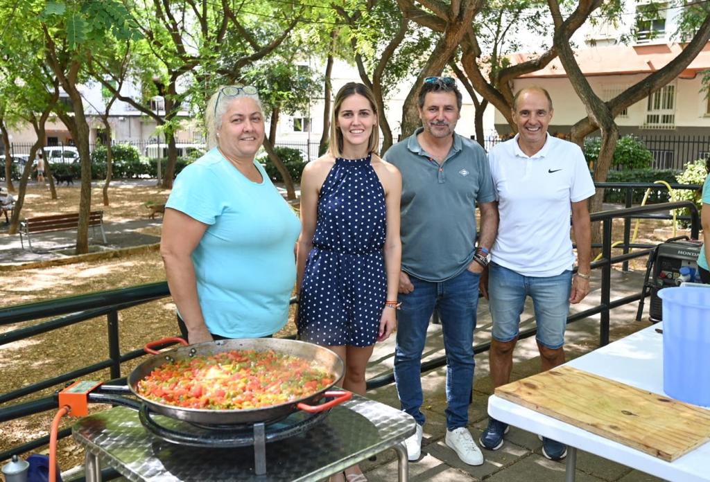 LourdesRocaC's tweet photo. Avui al matí hem pogut gaudir de la festa dels castells d'aigua de l'@AvvSon.
Una diada familiar que uneix a tots els veïnats de la zona. 
#FestaCastellsAigua 💦
#SonCotoner https://t.co/oqod4unkdB